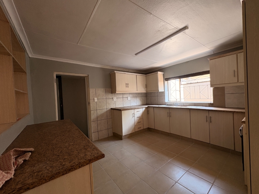 6 Bedroom Property for Sale in Wilkoppies North West